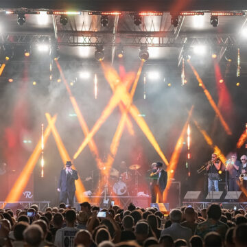 BAGNO DI FOLLA PER THE ORIGINAL BLUES BROTHERS BAND A SIDERNO BAGNO DI FOLLA PER THE ORIGINAL BLUES BROTHERS BAND A SIDERNO