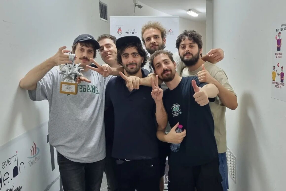 FRANCO126 E LA SUA BAND INFIAMMANO IL TEATRO DEI RUDERI DI CIRELLA