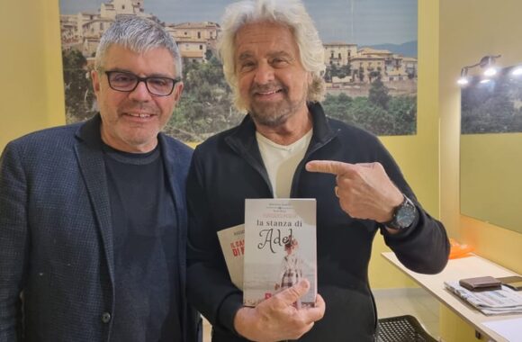 SHOW DI BEPPE GRILLO TRA RISATE E APPLAUSI