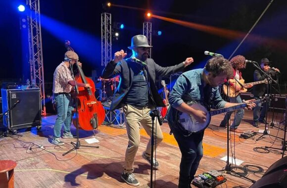 IN MIGLIAIA PER JOE BASTIANICH E LA TERZA CLASSE A SAN GIOVANNI IN FIORE