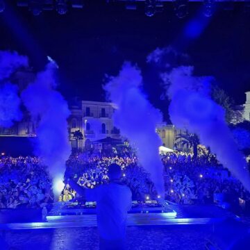 CON GABRY PONTE ESPLODE PIAZZA CASTELLO DI REGGIO C. CON GABRY PONTE ESPLODE PIAZZA CASTELLO DI REGGIO C.