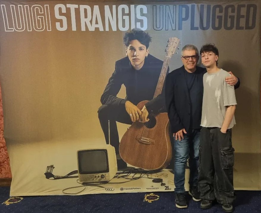 TRIONFALE RITORNO A CASA DI LUIGI STRANGIS TRIONFALE RITORNO A CASA DI LUIGI STRANGIS