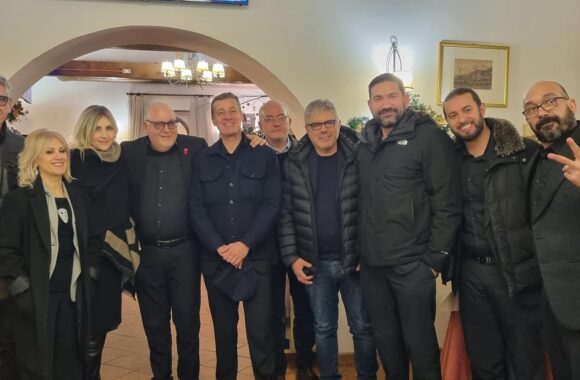 SUCCESSO PER I NERI PER CASO AL CHRISTMAS FEST A LAMEZIA TERME