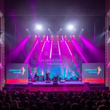 IL CALABRIA FEST RAI RADIO TUTTA ITALIANA 2023 AL TEATRO RENDANO DI COSENZA IL CALABRIA FEST RAI RADIO TUTTA ITALIANA 2023 AL TEATRO RENDANO DI COSENZA