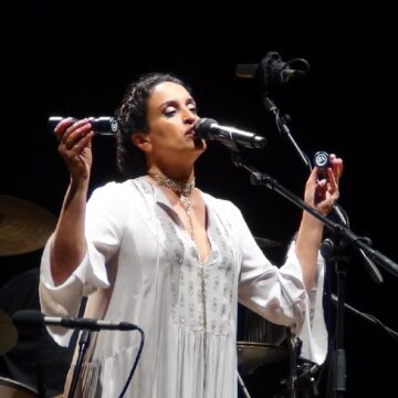 NOA INCANTA LA CALABRIA E VISITA IL MUSEO DELLA MEMORIA DI FERRAMONTI NOA INCANTA LA CALABRIA E VISITA IL MUSEO DELLA MEMORIA DI FERRAMONTI