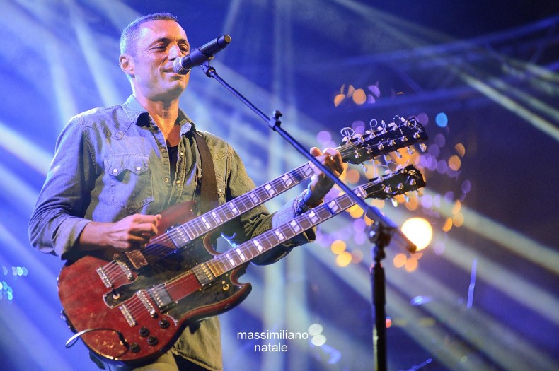 BAGNO DI FOLLA PER ALEX BRITTI BAGNO DI FOLLA PER ALEX BRITTI