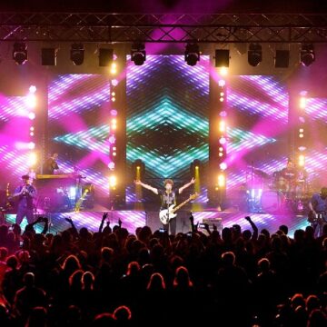 MAX GAZZE’ INFIAMMA DIAMANTE, MIGLIOR ALBUM E TOUR DEL 2016 MAX GAZZE’ INFIAMMA DIAMANTE, MIGLIOR ALBUM E TOUR DEL 2016