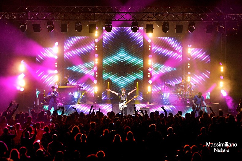 MAX GAZZE’ INFIAMMA DIAMANTE, MIGLIOR ALBUM E TOUR DEL 2016 MAX GAZZE’ INFIAMMA DIAMANTE, MIGLIOR ALBUM E TOUR DEL 2016