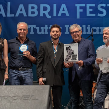 KRAM VINCE A LAMEZIA TERME IL “CALABRIA FEST – RAI RADIO TUTTA ITALIANA 2020“, FESTIVAL DELLA NUOVA MUSICA ITALIANA KRAM VINCE A LAMEZIA TERME IL “CALABRIA FEST – RAI RADIO TUTTA ITALIANA 2020“, FESTIVAL DELLA NUOVA MUSICA ITALIANA