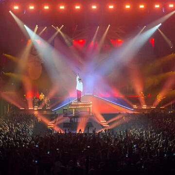 MIKA FA IMPAZZIRE REGGIO CALABRIA