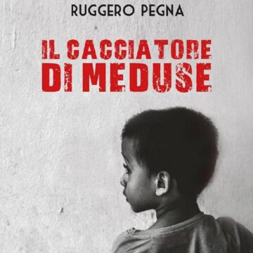 “Il cacciatore di meduse“, il grande romanzo antirazzismo di Ruggero Pegna