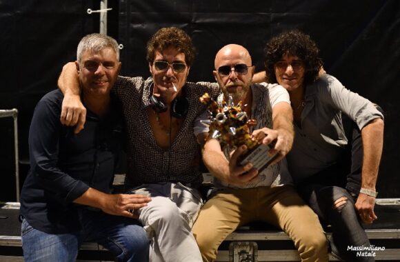 I NEGRITA ‘PREMIATI’ ACCENDONO PIAZZA DUOMO DI REGGIO CALABRIA I NEGRITA ‘PREMIATI’ ACCENDONO PIAZZA DUOMO DI REGGIO CALABRIA