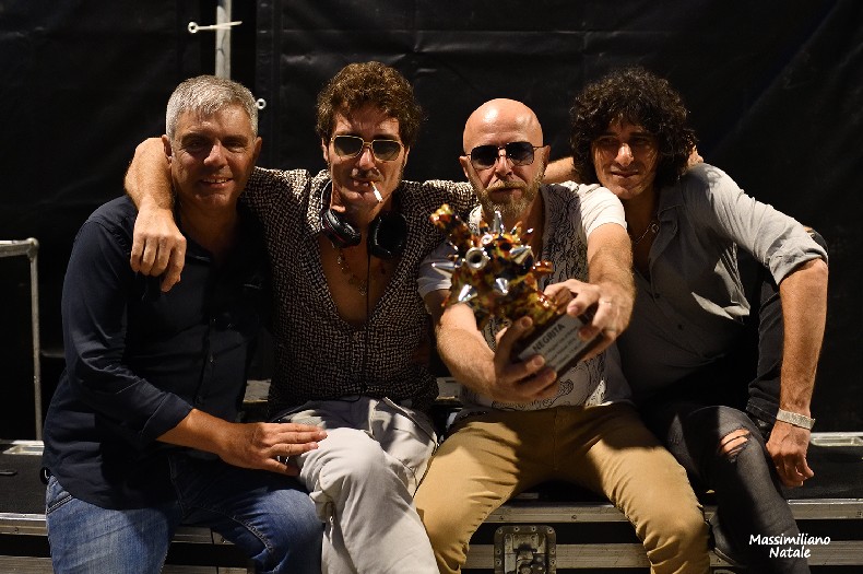 I NEGRITA ‘PREMIATI’ ACCENDONO PIAZZA DUOMO DI REGGIO CALABRIA I NEGRITA ‘PREMIATI’ ACCENDONO PIAZZA DUOMO DI REGGIO CALABRIA