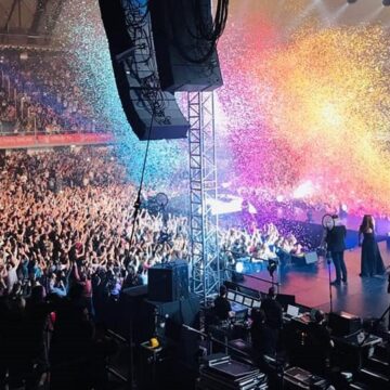 SERATA TRIONFALE PER THEGIORNALISTI AL PALACALAFIORE DI REGGIO CALABRIA SOLD OUT SERATA TRIONFALE PER THEGIORNALISTI AL PALACALAFIORE DI REGGIO CALABRIA SOLD OUT