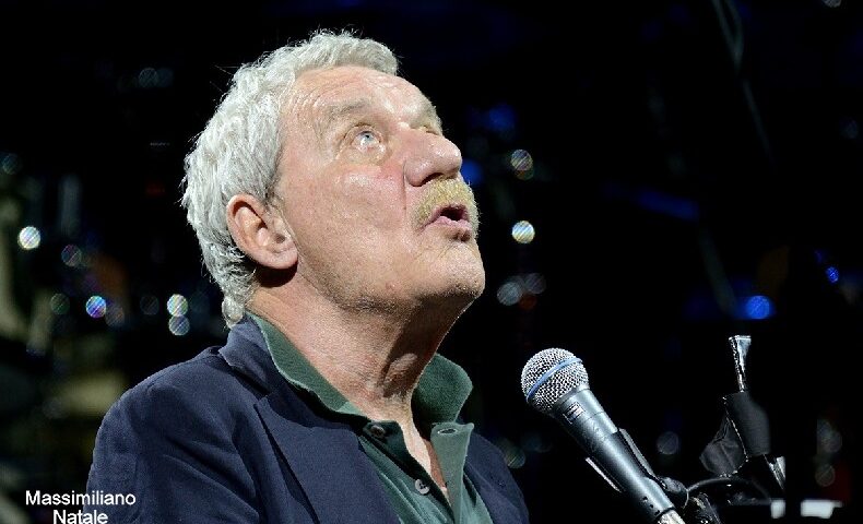 PAOLO CONTE INCANTA SOTTO LE STELLE DEL JAZZ E DI REGGIO CALABRIA