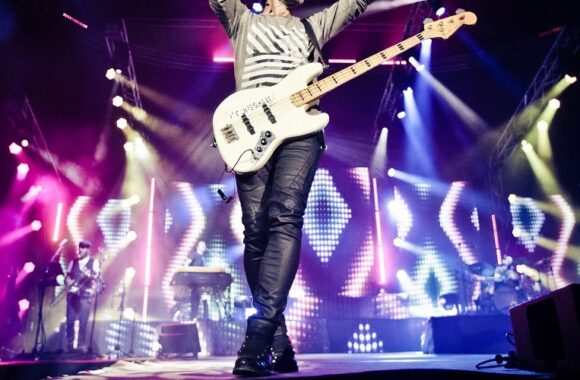 MAX GAZZE’ INFIAMMA PIAZZA CASTELLO