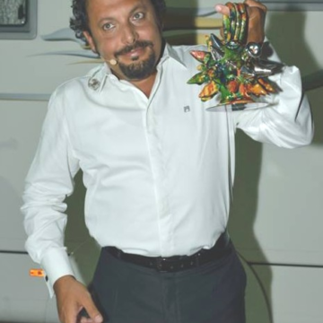 SUCCESSO PER IL NUOVO SHOW DI ENRICO BRIGNANO A CATANZARO SUCCESSO PER IL NUOVO SHOW DI ENRICO BRIGNANO A CATANZARO