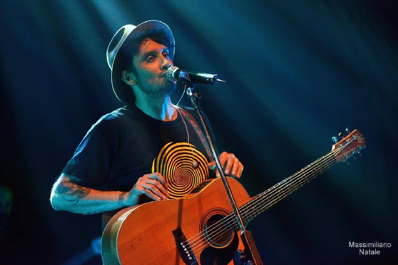 IN DIECIMILA PER FABRIZIO MORO AL DUE MARI DI MAIDA IN DIECIMILA PER FABRIZIO MORO AL DUE MARI DI MAIDA