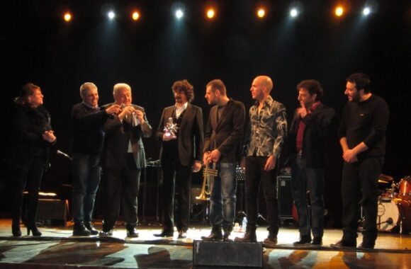 TRIONFO PER SERGIO CAMMARIERE A REGGIO CALABRIA TRIONFO PER SERGIO CAMMARIERE A REGGIO CALABRIA