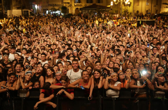 CARL BRAVE FA ESPLODERE D’ENTUSIASMO PIAZZA CASTELLO!