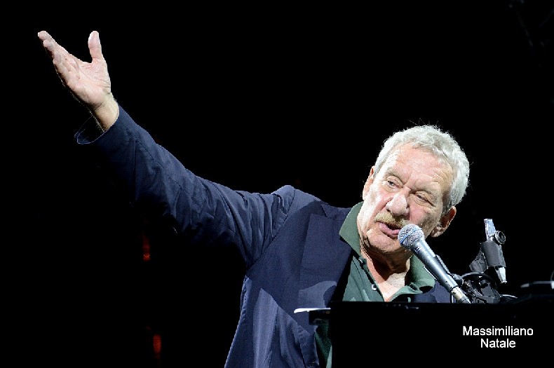 PAOLO CONTE INCANTA SOTTO LE STELLE DEL JAZZ E DI REGGIO CALABRIA PAOLO CONTE INCANTA SOTTO LE STELLE DEL JAZZ E DI REGGIO CALABRIA