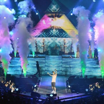 J-AX & FEDEZ RE DI REGGIO CALABRIA, TRIONFO PER IL LORO COMUNISTI COL ROLEX TOUR! J-AX & FEDEZ RE DI REGGIO CALABRIA, TRIONFO PER IL LORO COMUNISTI COL ROLEX TOUR!