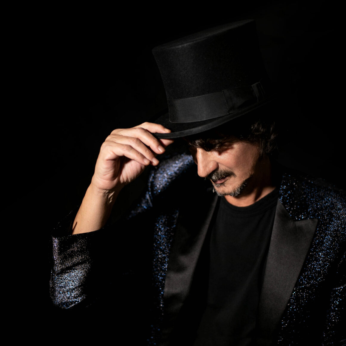 SERGIO CAMMARIERE EMOZIONA ANCHE I BRONZI DI RIACE