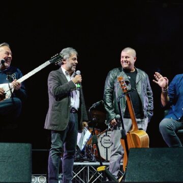 IN TRENTAMILA PER CRISTIANO DEANDRE’ CON MAURO PAGANI E NELLO DANIELE ALL’UNICAL IN TRENTAMILA PER CRISTIANO DEANDRE’ CON MAURO PAGANI E NELLO DANIELE ALL’UNICAL