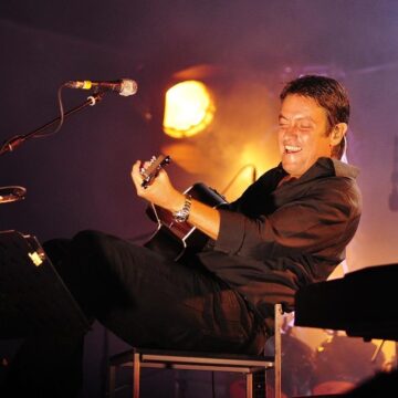 CRISTIANO DE ANDRE’, TRA PRESENTE E PASSATO, INCANTA RENDE