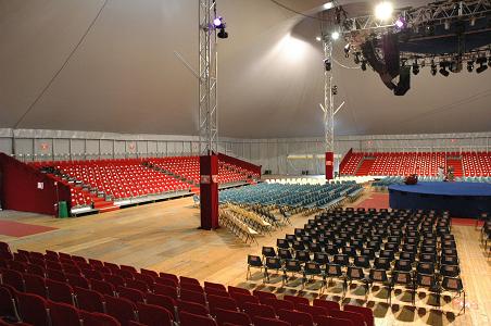 TUTTO PRONTO PER GIANNI MORANDI (FOTO DEL TEATRO) TUTTO PRONTO PER GIANNI MORANDI (FOTO DEL TEATRO)