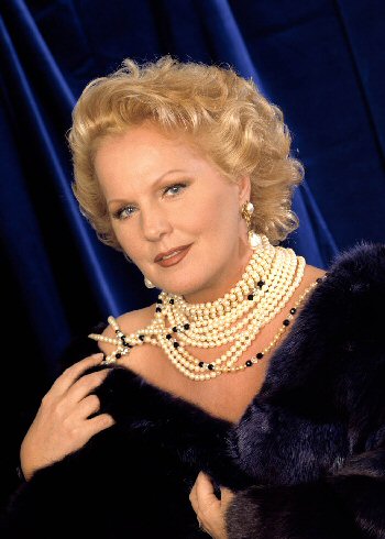 TRIONFO PER KATIA RICCIARELLI AL POLITEAMA DI LAMEZIA T. TRIONFO PER KATIA RICCIARELLI AL POLITEAMA DI LAMEZIA T.