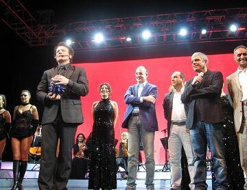 SHOW MEMORABILE DI MASSIMO RANIERI, SUPER PREMIATO A LAMEZIA TERME