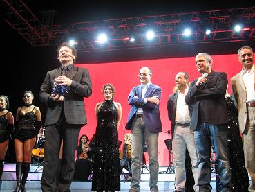 SHOW MEMORABILE DI MASSIMO RANIERI, SUPER PREMIATO A LAMEZIA TERME SHOW MEMORABILE DI MASSIMO RANIERI, SUPER PREMIATO A LAMEZIA TERME