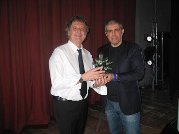 BAGNO DI FOLLA PER ENZO IACCHETTi A CATANZARO BAGNO DI FOLLA PER ENZO IACCHETTi A CATANZARO